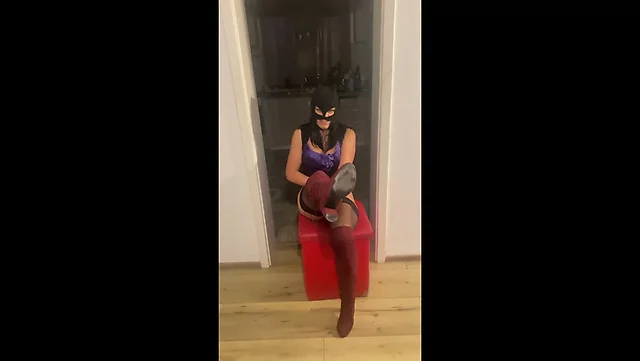 Who want to eat my tasty pussy?