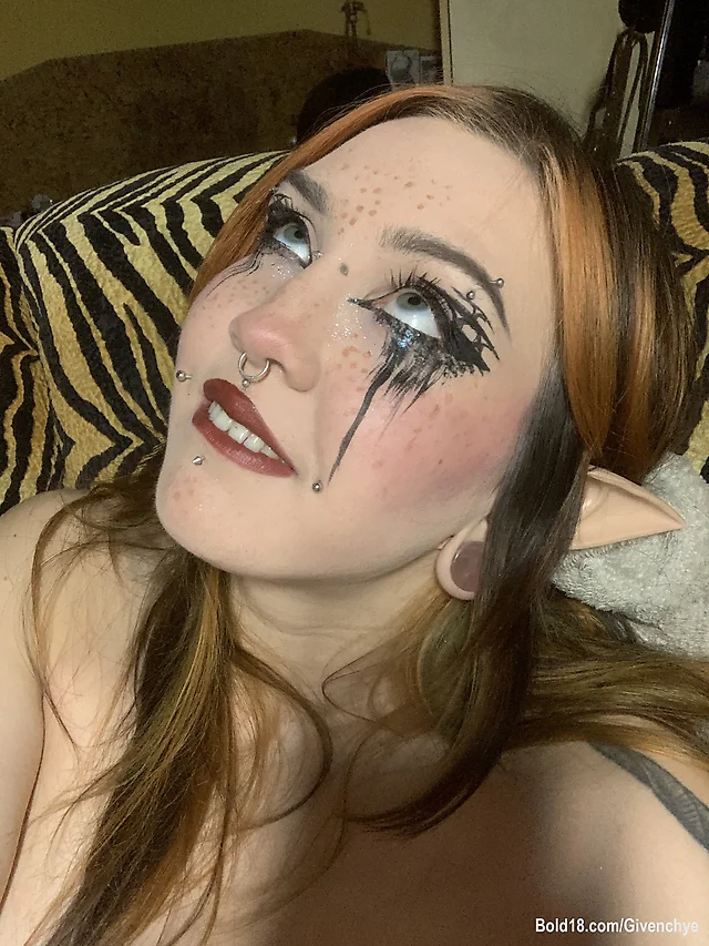 Do you want to cum all over my cute face? 💦