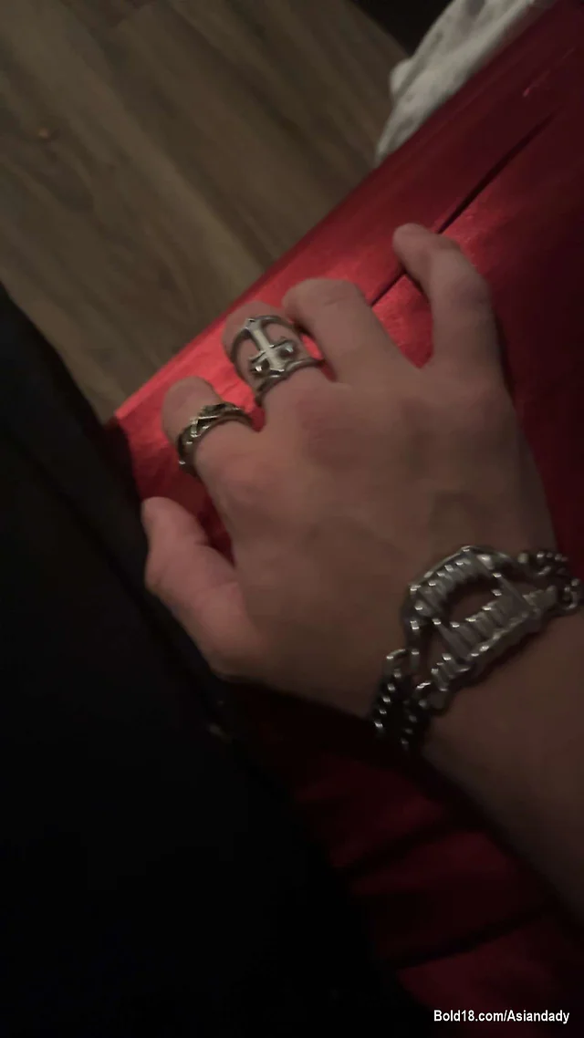 Veiny hands covered in rings 2/3