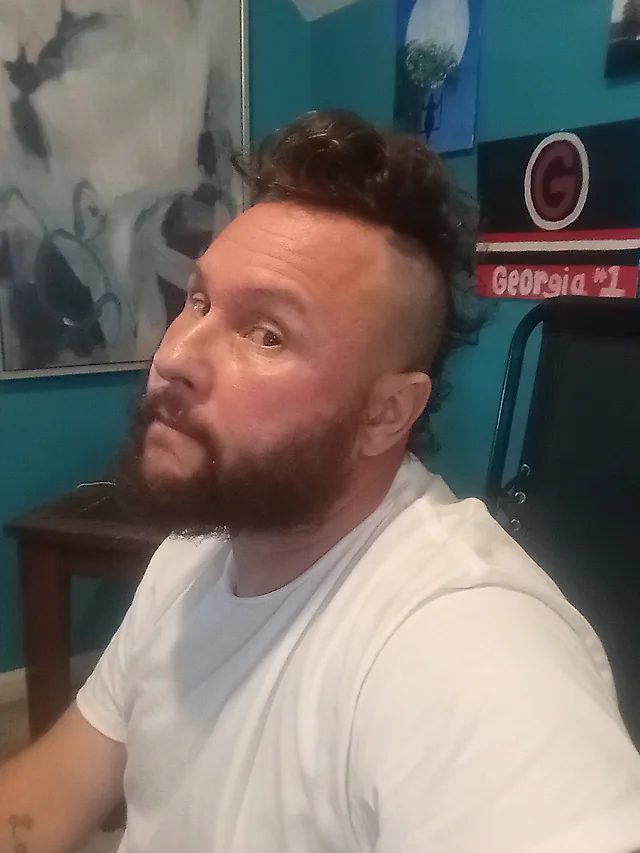 44 m Georgia looking for a female to blow clouds an get spun to vc an goon with